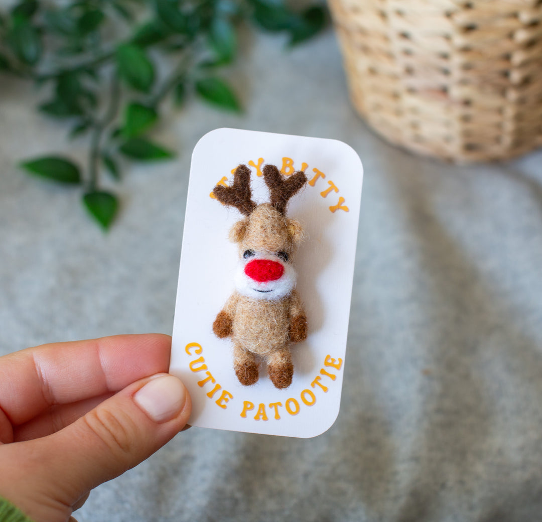Christmas reindeer felt brooch