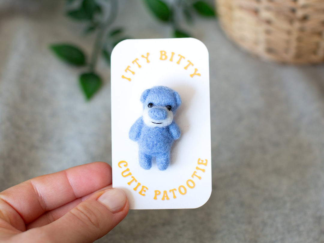Miniature Bear Brooch – Needle Felted Teddy Lapel Pin - Felt animal pin
