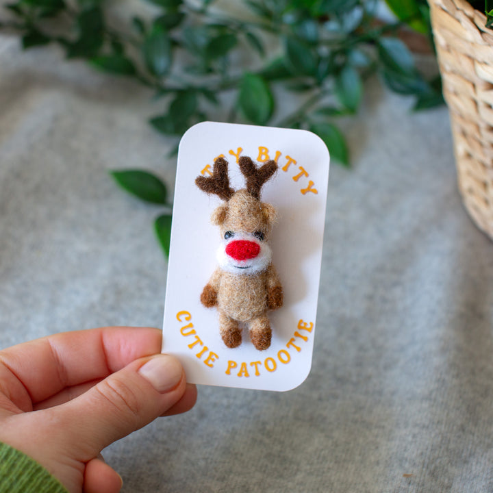 Christmas reindeer felt brooch