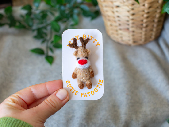 Christmas reindeer felt brooch