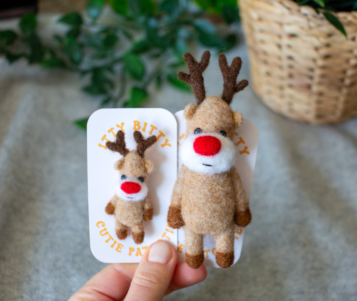 Christmas reindeer felt brooch