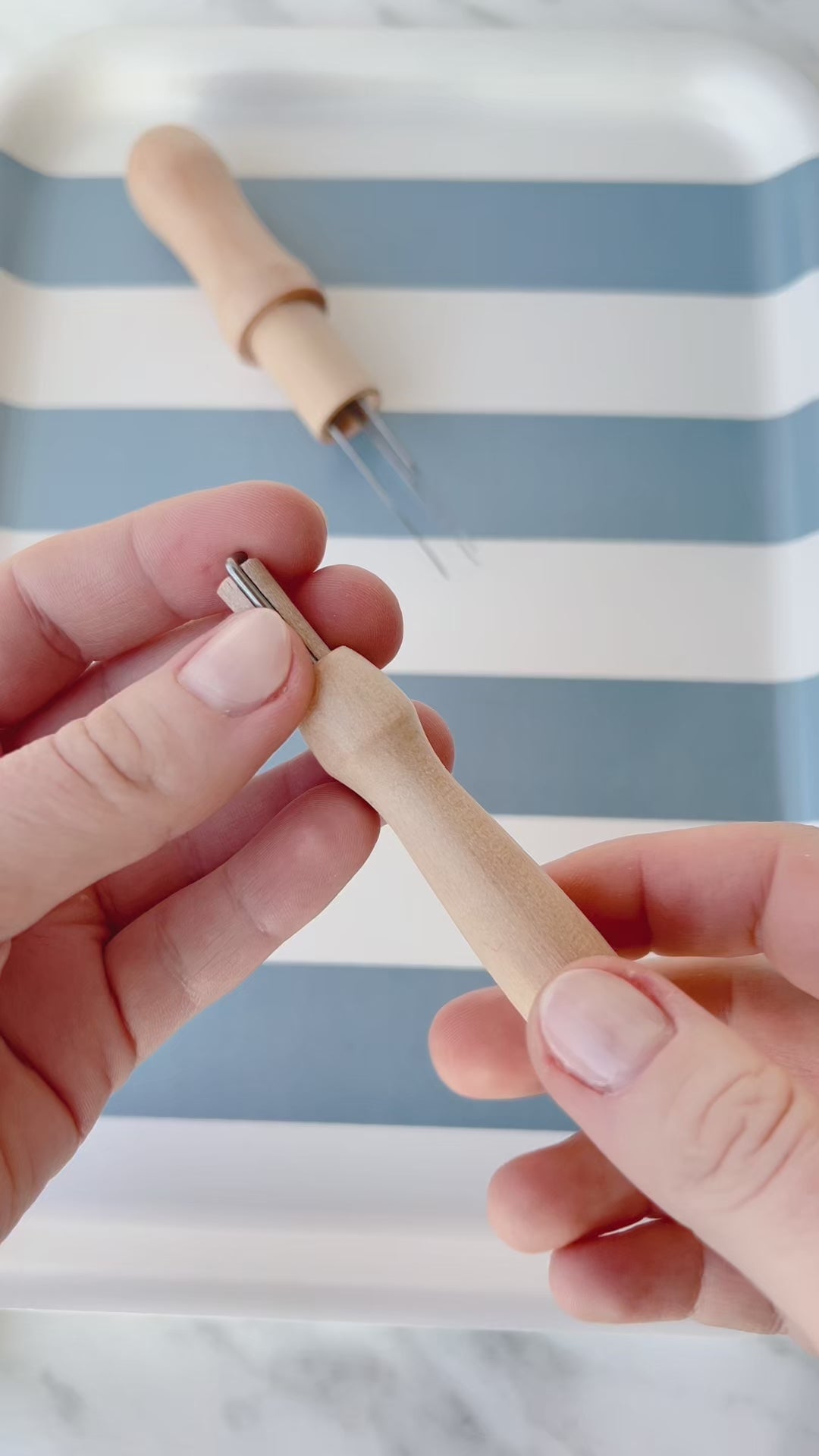 Single Wooden Needle Felting Holder: Ergonomic Wool Felting Tool