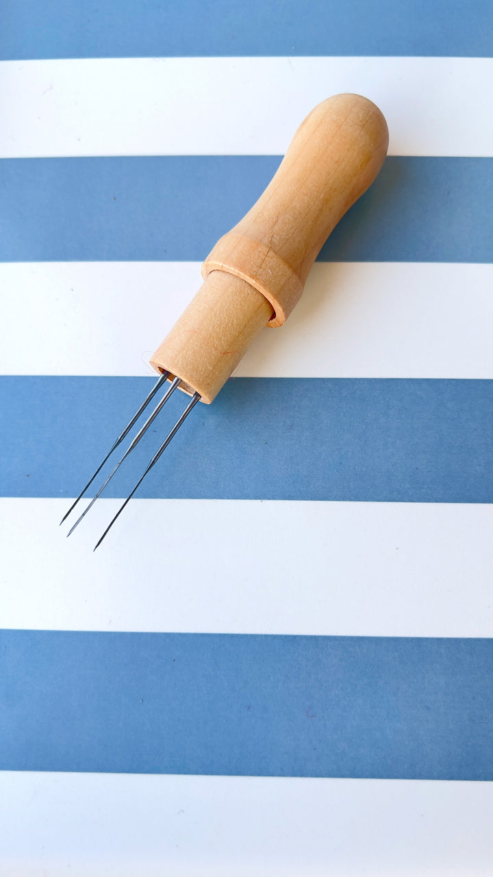 Single Wooden Needle Felting Holder: Ergonomic Wool Felting Tool
